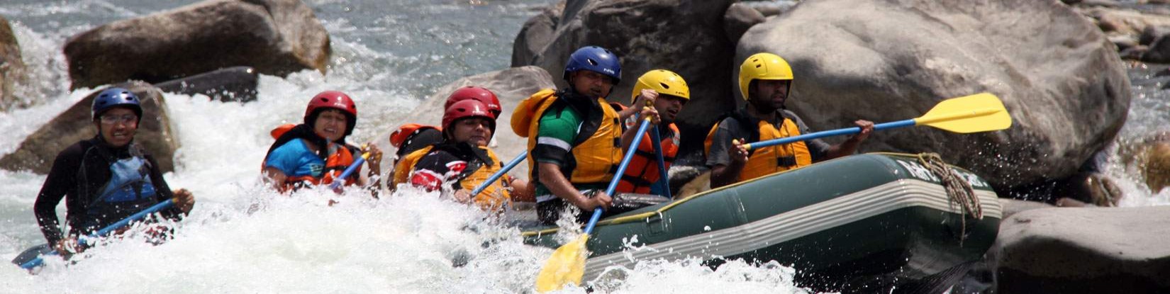 Face the current and waves of the water wearing a lifejacket!