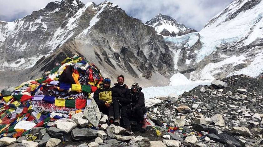 Everest Base Camp (5364m)