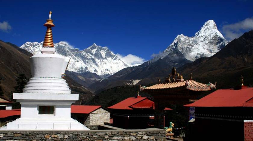 Beautiful Everest range and Mount Ama Dablam from Tyangboche