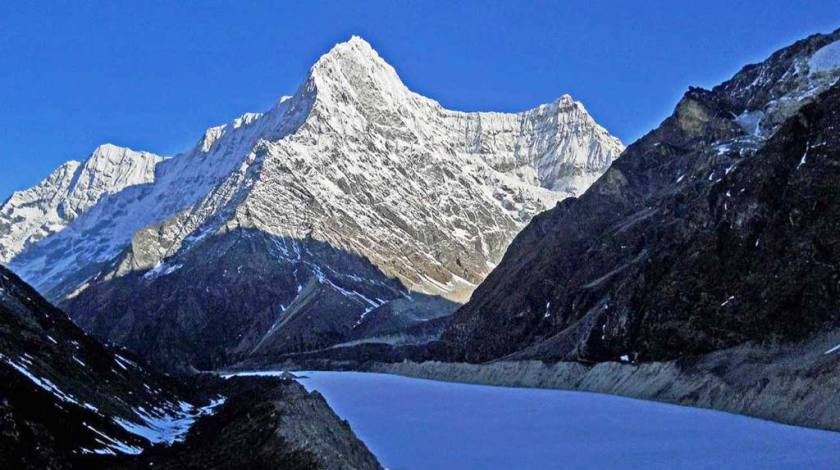 Beautiful glaciers and mountains are waiting for you!