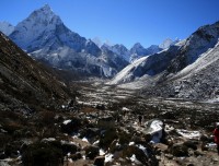 Trails and Landscapes of Everest 